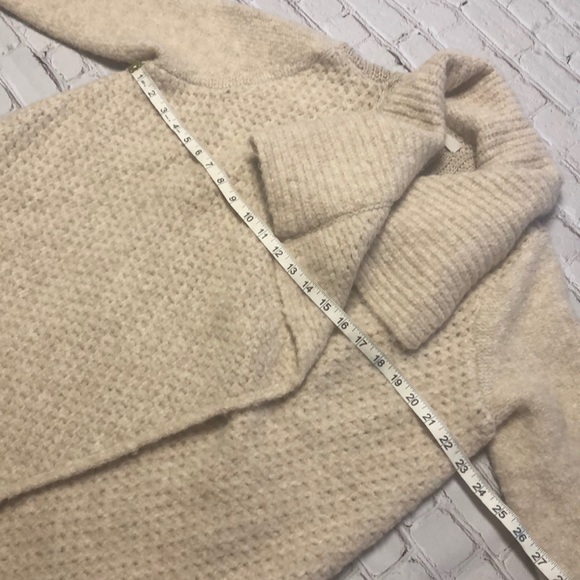 NWT! Beautiful Wool Blend Knit Cardigan - Picture 5 of 8